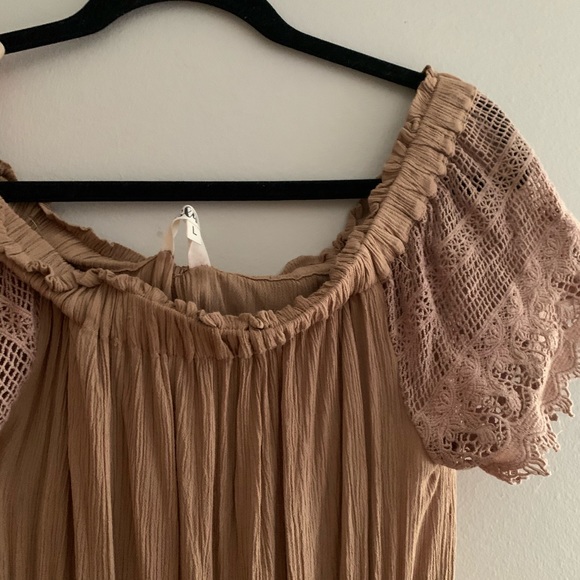 Tan color romper off the shoulder crochette detail - Picture 5 of 7